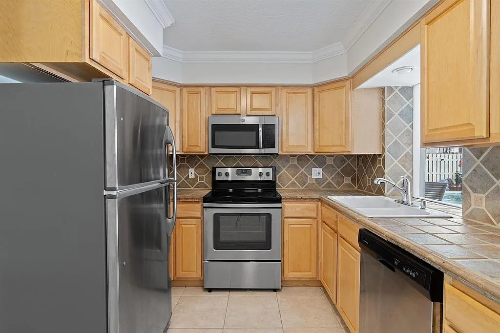 1 bed, 1.0 bath, 1100 sqft, $2,295 — Photo 2