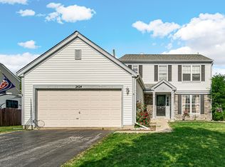 2424 Meadowsedge Ln, Carpentersville, IL 60110