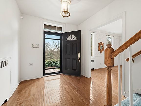 2nd image of 210 Rutledge Dr