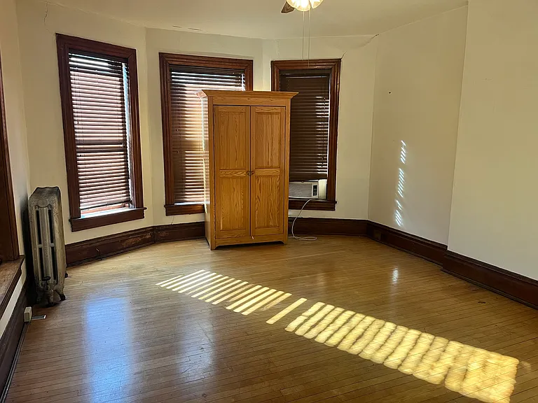 33 W Commerce St — Photo 11