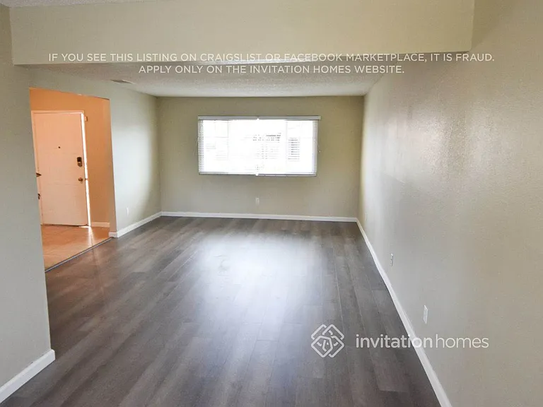 560 E Wigeon Way — Photo 2