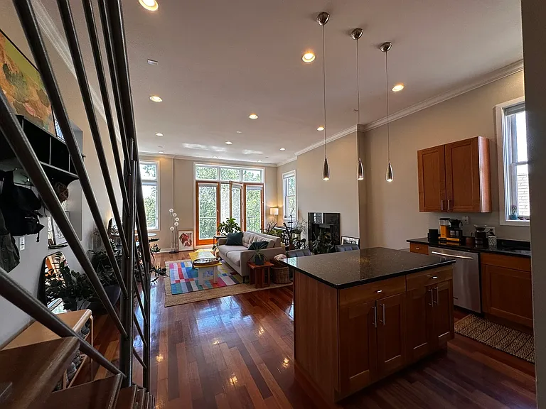 1516 W 19th St #3 — Photo 7