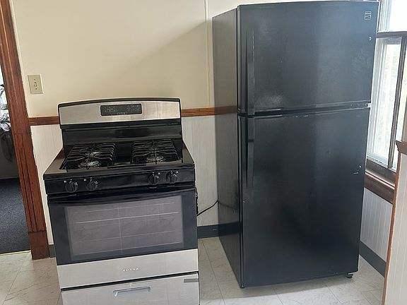 2nd image of 49 Marshall St Unit 2