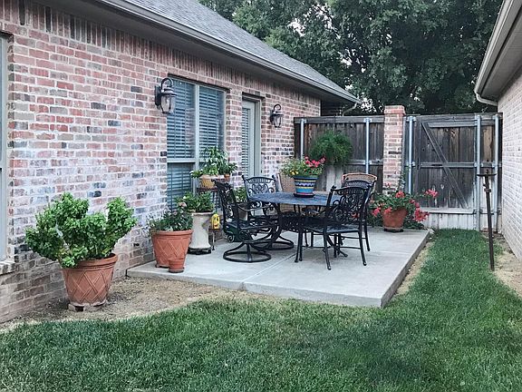 2nd image of 4718 Ashville Pl