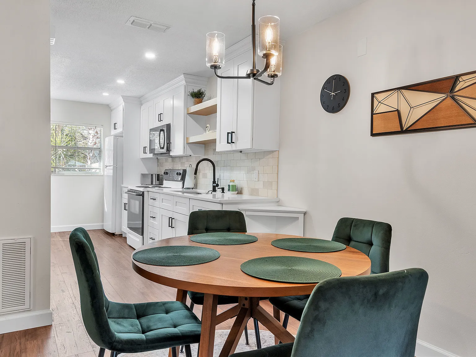 2 bed, $2,500 — Photo 4