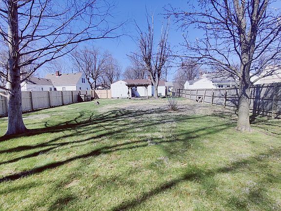 4th image of 1323 Lindberg Rd