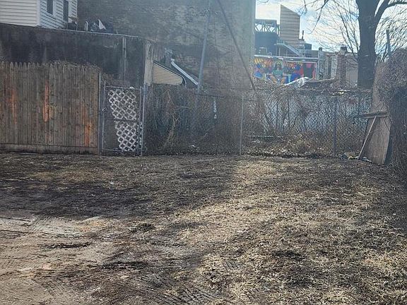 3rd image of 444 E Auburn St