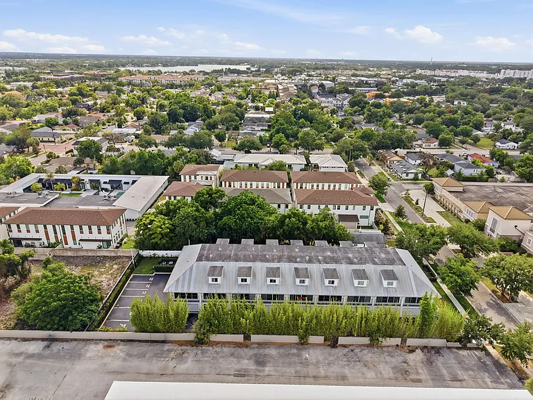 440 W Swoope Ave — Photo 45