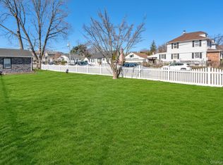 25 Miller St, Glen Cove, NY 11542