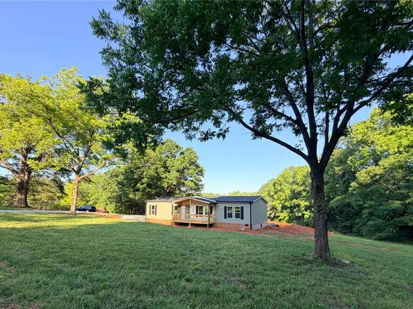242 Blackbottom Rd, Liberty, SC 29657