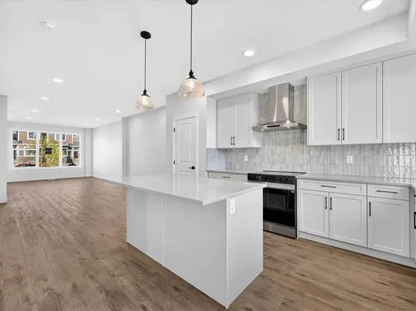 347 N Fireside Dr, Cochrane, AB T4C 0X4