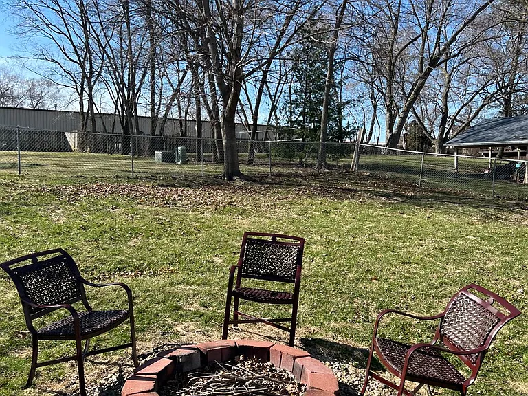 704 N Walnut St — Photo 26