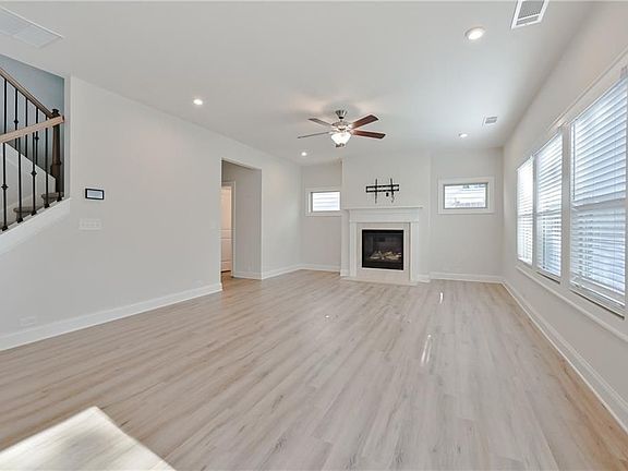 4th image of 240 Neese Farm Dr