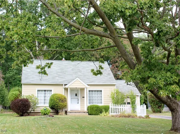 270 Forest Park Dr, Youngstown, OH 44512