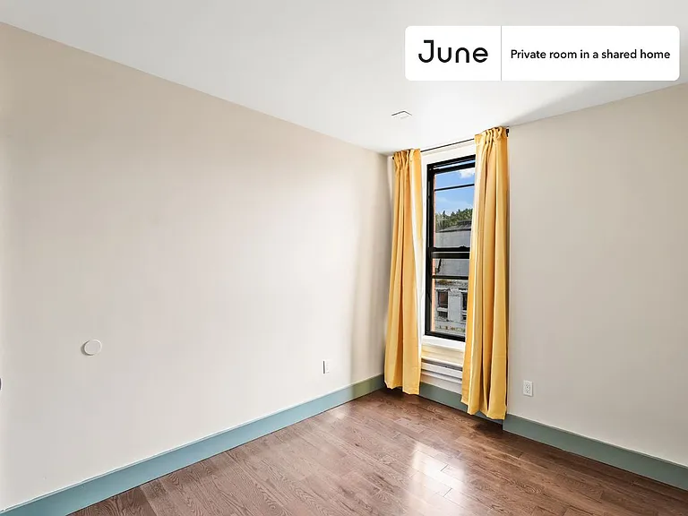 1675 Lexington Ave #B — Photo 2