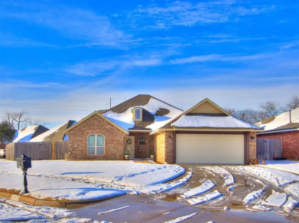 2013 Wimberley Creek Dr, Moore, OK 73160