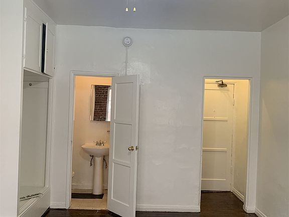 4th image of 746 S Normandie Ave #8400965