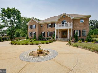 634 Walker Rd, Great Falls, VA 22066