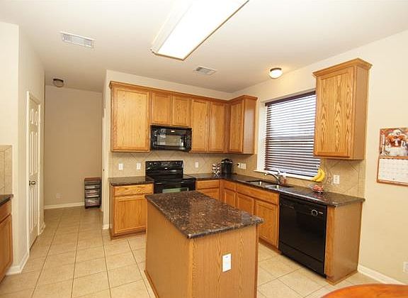 3rd image of 19112 Leigh Ln
