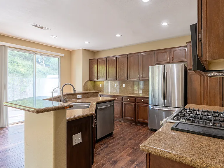 8704 E Wiley Way — Photo 9
