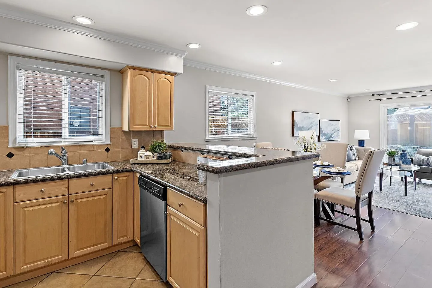 2 bed, 1113 sqft, $3,750 — Photo 4
