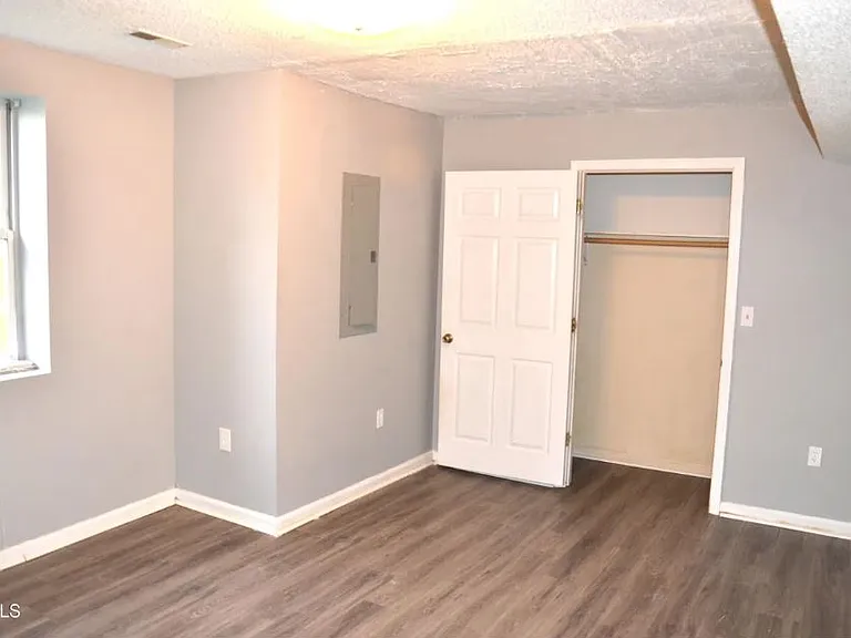 Bedroom 1
Plenty of electrical outlets