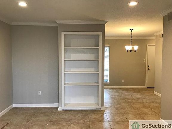 3rd image of 5625 Antoine Dr #307