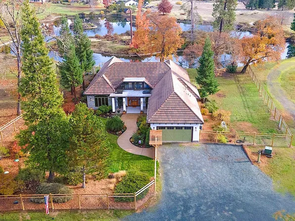 903 Nicklaus Point Ln, Grants Pass, OR 97526