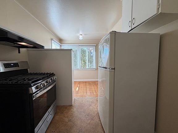 4th image of 820 Winchester Dr APT 1