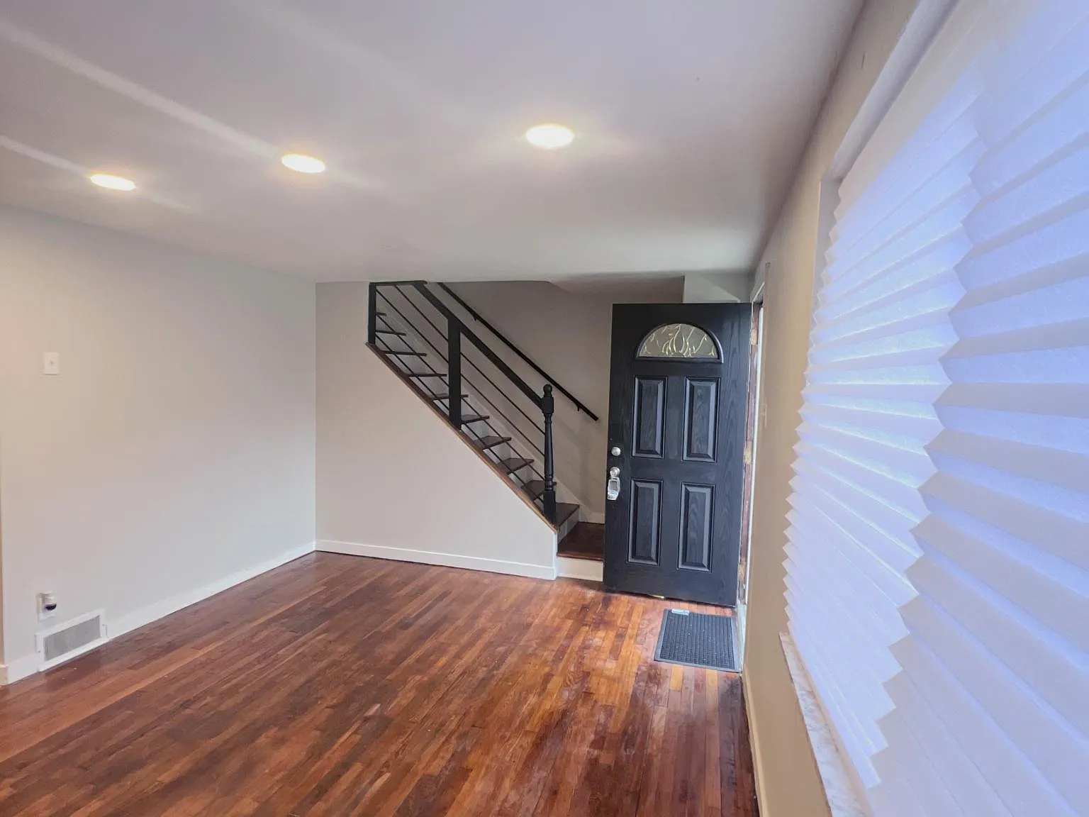 3 bed, 1368 sqft, $1,800 — Photo 1