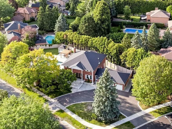 8 Beaufort Hills Rd, Richmond Hill, ON L4E 2N5