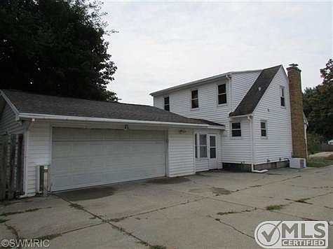 3rd image of 919 Kelsey St NE