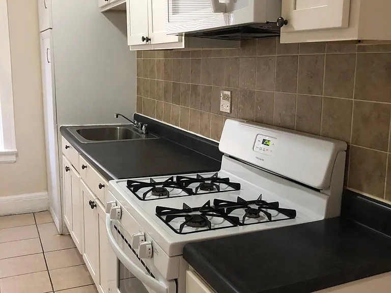 18 Kensington Ave #2H — Photo 1