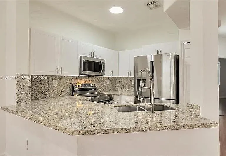 7772 NW 114th Pl — Photo 3
