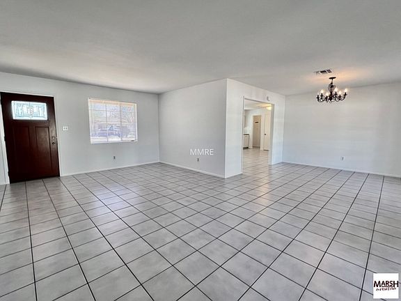 3rd image of 518 E Bishop Dr