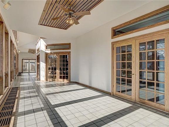 5th image of 12 Brentwood Pl