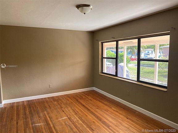 3rd image of 115 NW 117th St #2