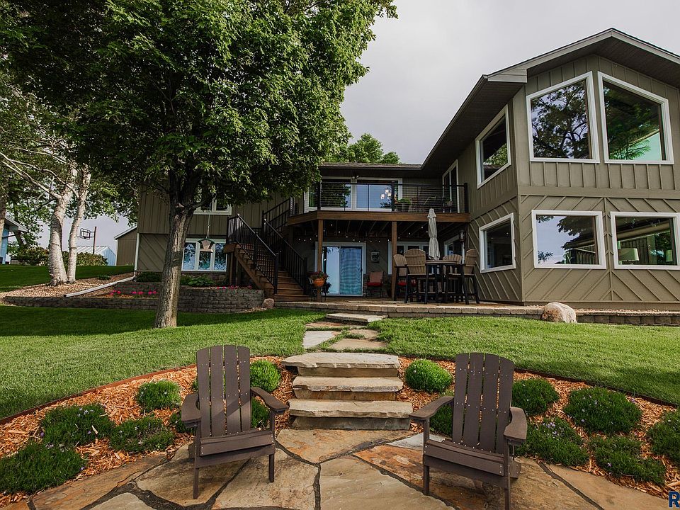 1st image of 378 N Lake Dr