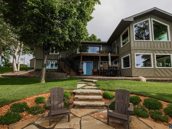 378 N Lake Dr, Watertown, SD 57201