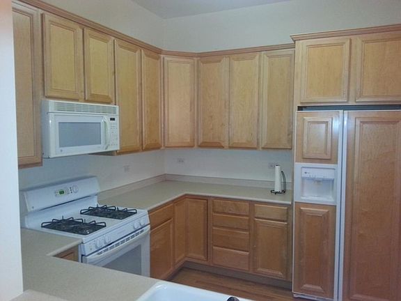 5th image of 513 S Commons Ct #513