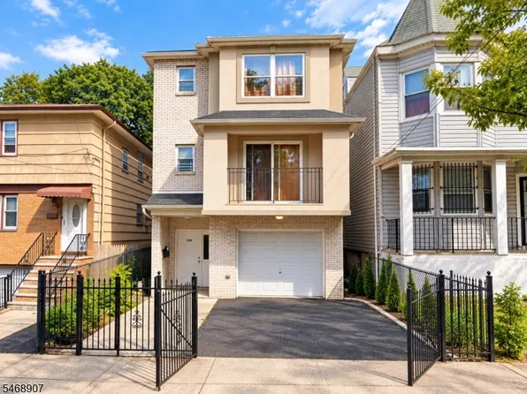 190 Smith St, Newark City, NJ 07106