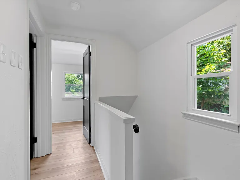 2179 Vantine St — Photo 13