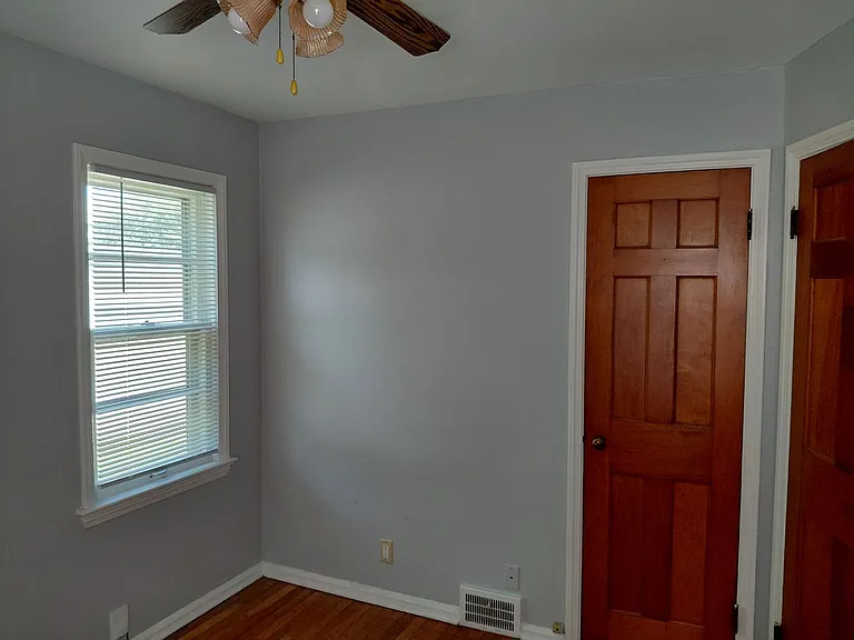 3911 Warrendale Rd — Photo 12