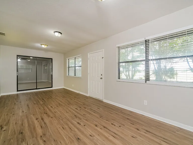 104 Daisy Dr SE — Photo 9