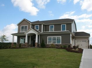 111 Pemberley Dr, Cranberry Township, PA 16066