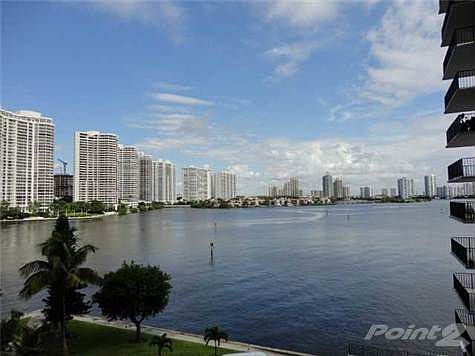 4th image of 301 174th St APT 601