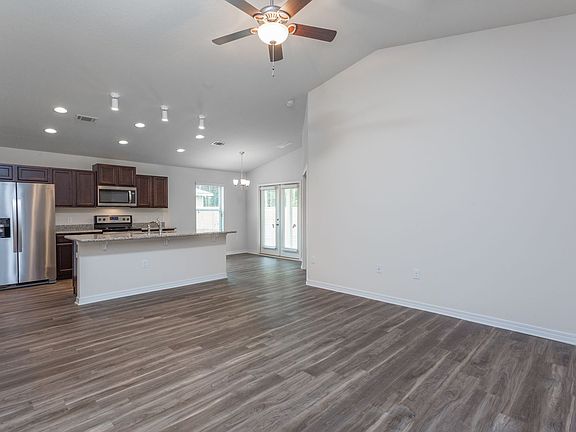 4th image of 5664 Peach Dr