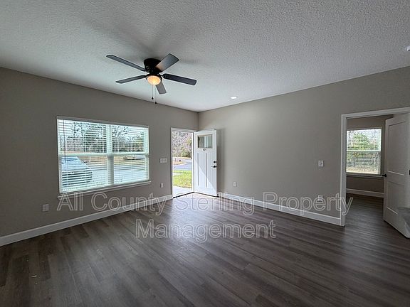 3rd image of 1390 SE Magnolia Loop #101