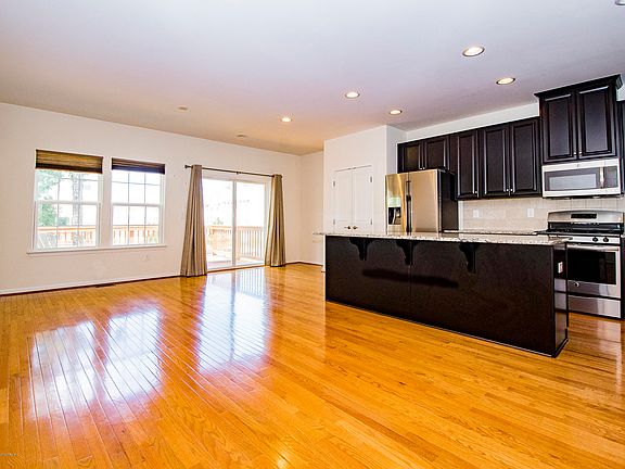 5th image of 408 Susquehanna St #1208