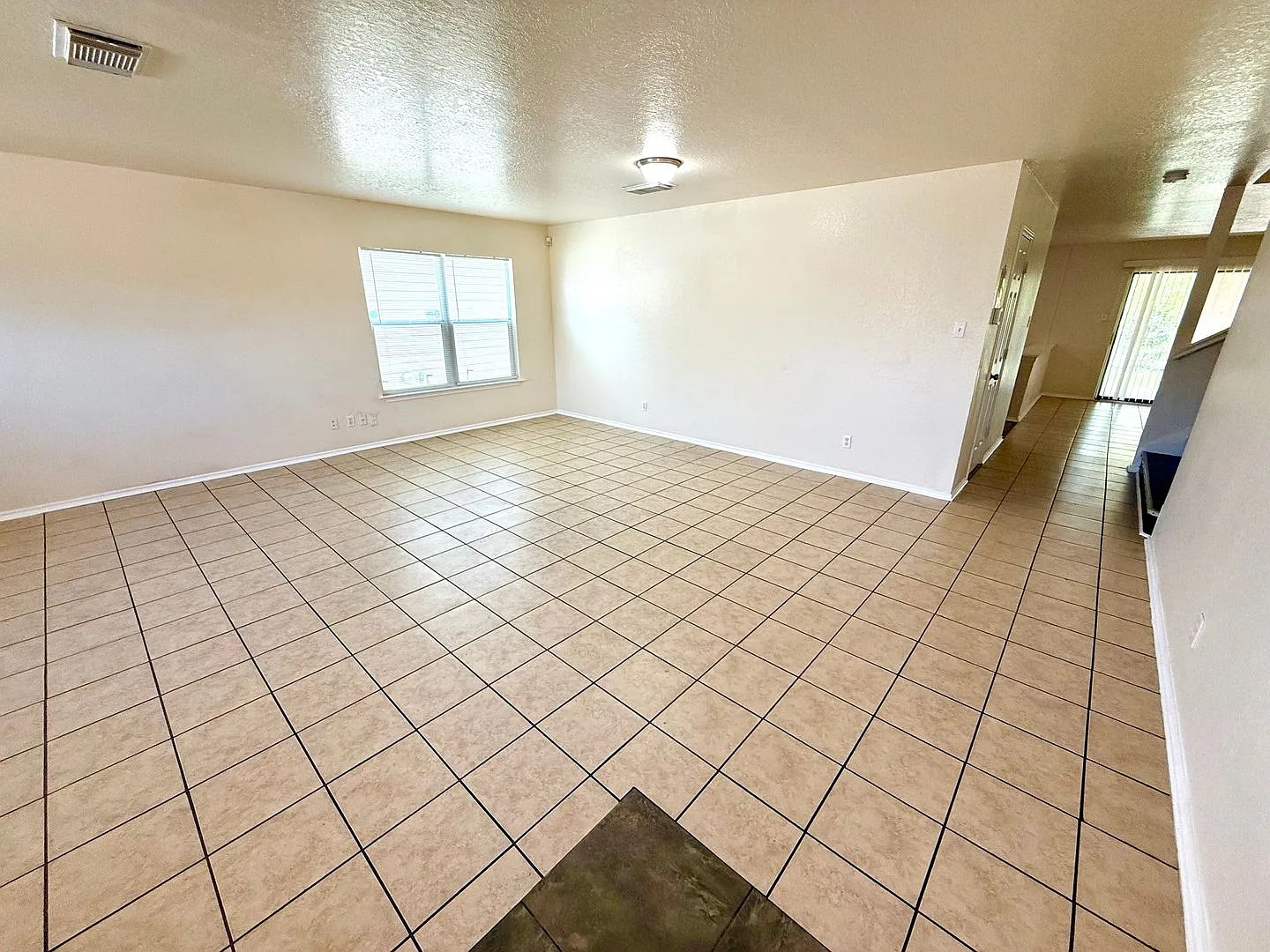 *Move In Special* 4 Bed | 2.5 Bath | Loft | 2-Car Garage | Covered Patio! — Photo 2